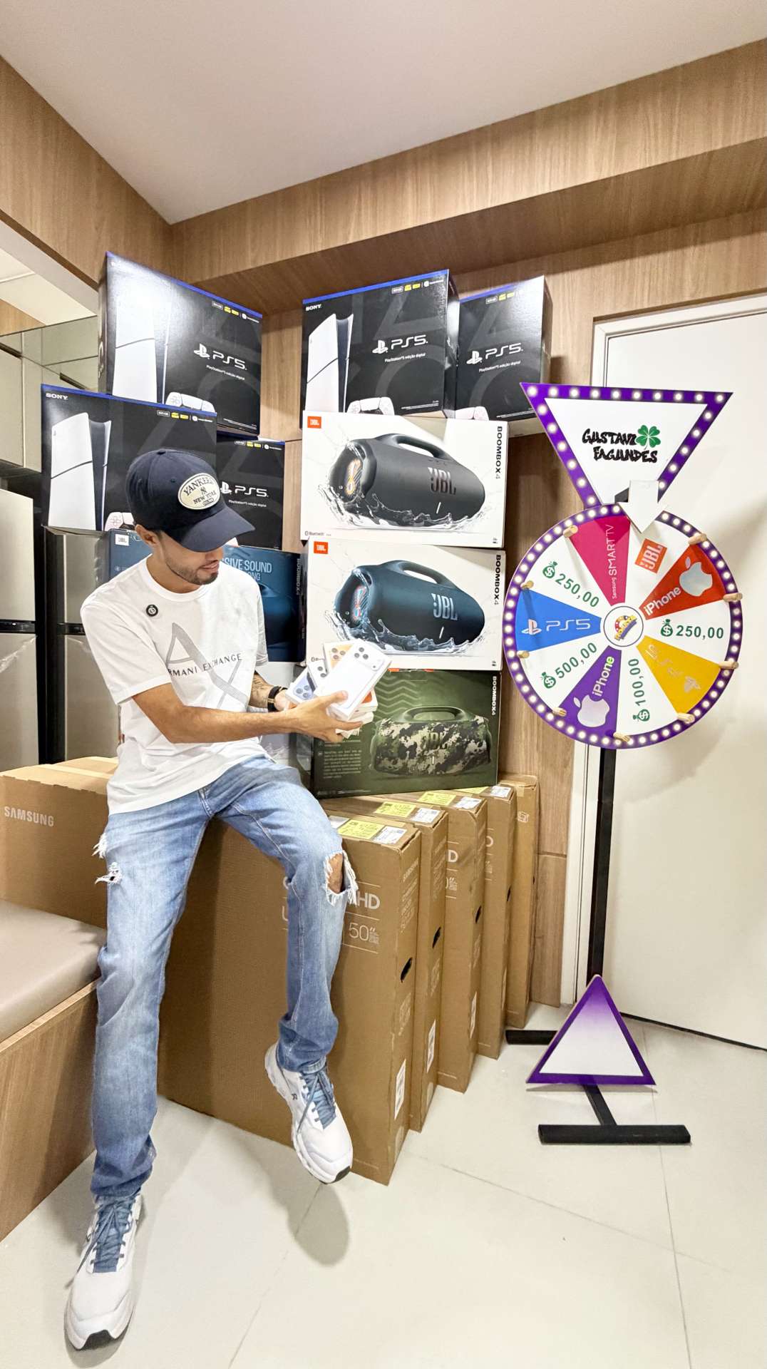 Apartamento 100% mobiliado com moto e carro na garagem