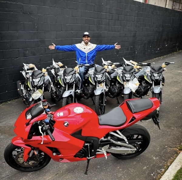 CBR 600rr + 5 Titan 0km